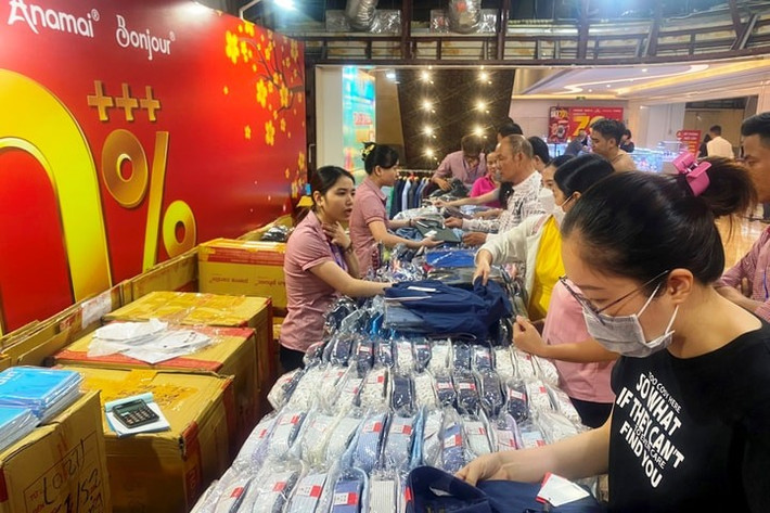 Chương trình nhằm triển khai có hiệu quả Cuộc vận động "Người Việt Nam ưu tiên dùng hàng Việt Nam". Ảnh: A.V km1-1845-1175.jpg