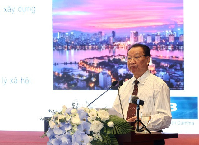 GS.TS Phùng Hữu Phú nhấn mạnh Thủ đô phải đi trước trong thực hiện kế hoạch, chiến lược phát triển đất nước. Ảnh: G.H php-2223.jpg