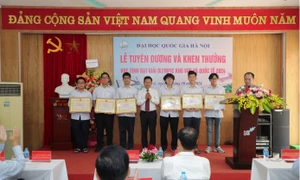 Đại học Quốc gia Hà Nội tuyên dương và trao bằng khen đội tuyển đạt thành tích xuất sắc tại Olympic quốc tế năm 2024