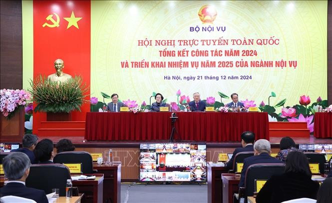 Hội nghị trực tuyến toàn quốc tổng kết công tác năm 2024, triển khai nhiệm vụ năm 2025 của ngành Nội vụ tại điểm cầu trụ sở Bộ Nội vụ. Ảnh: Văn Điệp/TTXVN Hội nghị trực tuyến toàn quốc tổng kết công tác năm 2024, triển khai nhiệm vụ năm 2025 của ngành Nội vụ tại điểm cầu trụ sở Bộ Nội vụ. Ảnh: Văn Điệp/TTXVN