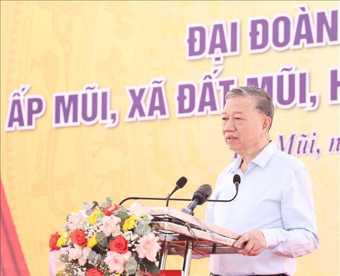 Ngày 17.11.2024, Tổng Bí thư Tô Lâm phát biểu tại Ngày hội Đại đoàn kết toàn dân tộc, ấp Mũi, xã Đất Mũi, huyện Ngọc Hiển, Cà Mau. Ảnh: Thống Nhất/TTXVN