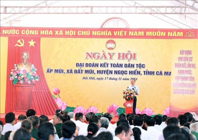 Ngày 17.11.2024, Tổng Bí thư Tô Lâm dự Ngày hội Đại đoàn kết toàn dân tộc tại ấp Mũi, xã Đất Mũi, huyện Ngọc Hiển, Cà Mau. Ảnh: Thống Nhất/TTXVN