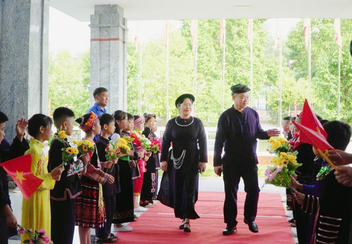Bí thư Tỉnh ủy, Trưởng đoàn Đại biểu Quốc hội tỉnh Hoàng Duy Chinh tham dự Đại hội uy-vien-trung-uong-dang-bi-thu-tinh-uy-truong-doan-dbqh-tinh-bac-kan-hoang-duy-chinh-den-du-dai-hoi-9207.jpg