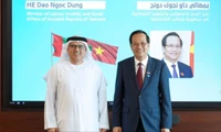 Bộ trưởng Đào Ngọc Dung và Bộ trưởng Bộ trưởng Bộ Nguồn Nhân lực UAE Abdulrahman Abdulmannan Al-Awar