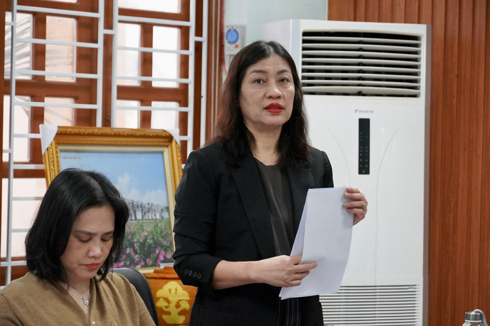 Hiệu trưởng Trường THPT Chuyên Võ Nguyên Giáp Nguyễn Thị Hải Yến phát biểu tại buổi làm việc. Ảnh: Khánh Trinh z6379546924533-dc5fa070ee27331e275f8cf06bede62b.jpg