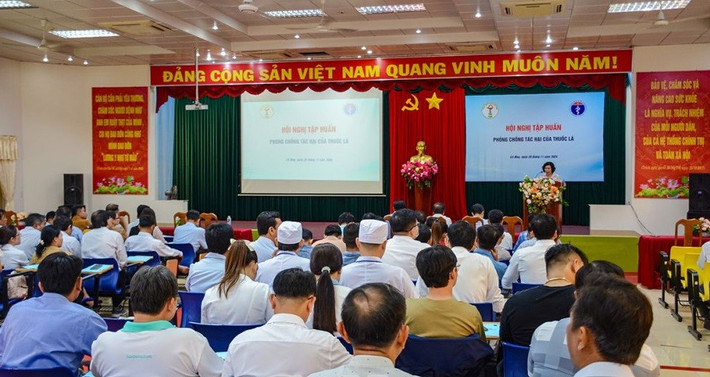 Toàn cảnh hội nghị tập huấn phòng, chống tác hại của thuốc lá tại tỉnh Cà Mau. Ảnh: P.V tinm-1.jpg
