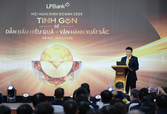 Ông Nguyễn Đức Thụy, Chủ tịch HĐQT LPBank phát biểu chỉ đạo Hội nghị. Ảnh: PV anh-2-chu-tich-hdqt-phat-bieu.jpg