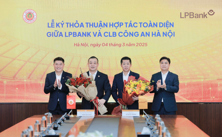 Lễ ký kết hợp tác toàn diện giữa LPBank và CLB CAHN đánh dấu cột mốc quan trọng trong mối quan hệ hợp tác giữa hai bên. Ảnh: PV anh-2.jpg