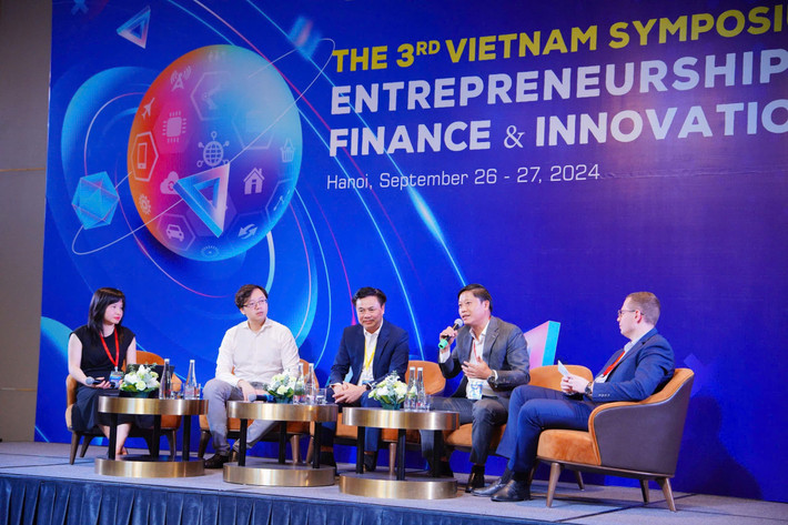 Các diễn giả tại hội thảo z5875952177423_337e8a0d400fa4941f86fa7ea920a061.jpg