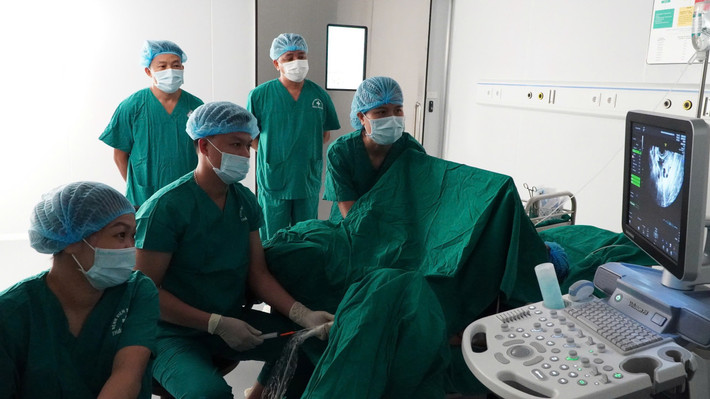 Chọc hút trứng thực hiện IVF tại bệnh viện z6403535851590-8941f3da90e87f78d1ca07c392a130be.jpg