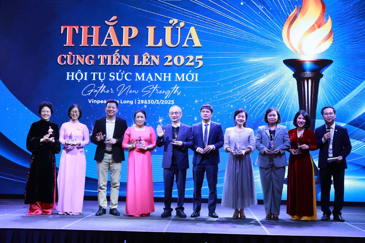 ワークショップ「2025年に向けて前進する火を灯す」の開会式:新たな力の融合(写真1) z6454697979743-cabb8e29fc41f516375e4e0e49e5cff1.jpg