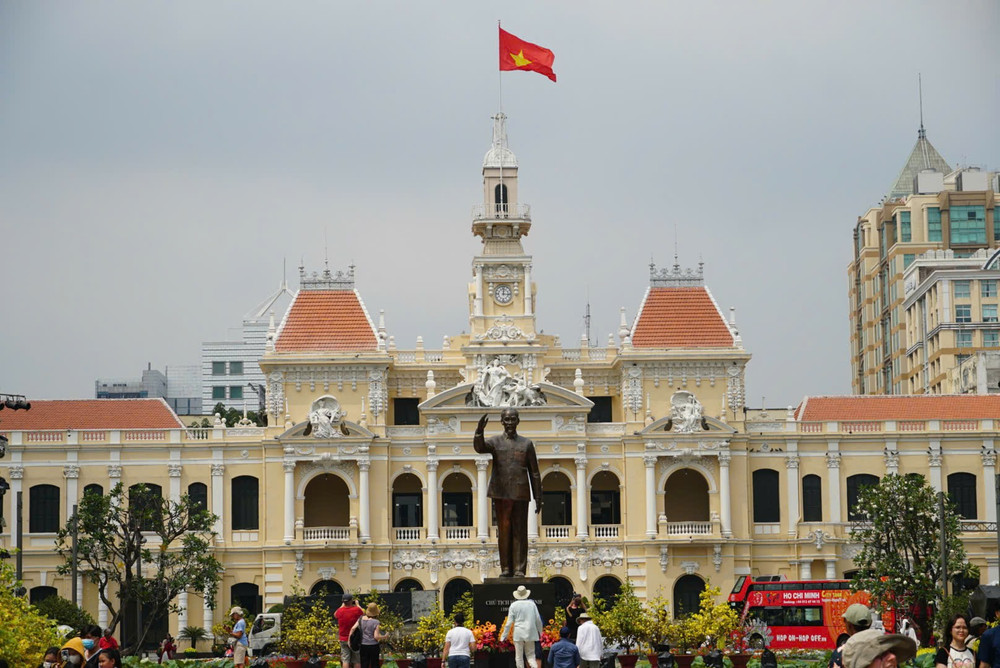 Tượng đài Bác Hồ được đặt vị trí trang trọng nhất của Phố đi bộ Nguyễn Huệ z6513577587891-a017cdca11272253b4d7f603455afcb6.jpg