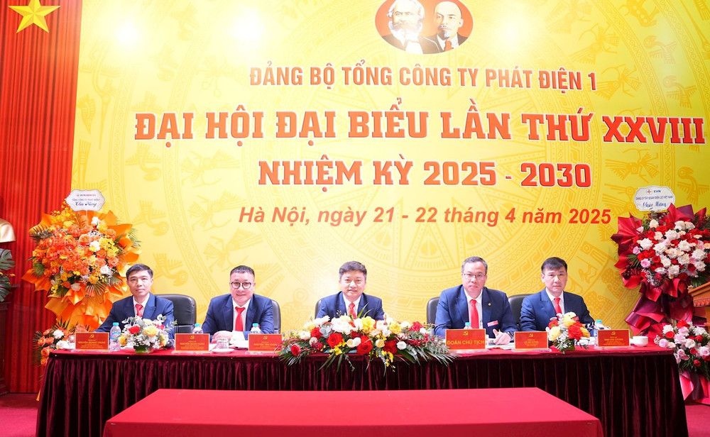 Đoàn Chủ tịch điều hành Đại hội img-2386.jpg