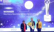 Vietnam Airlines vinh dự nhận giải Nhất hạng mục Bình đẳng giới thông qua tham gia cộng đồng và quan hệ đối tác. Ảnh: VNA